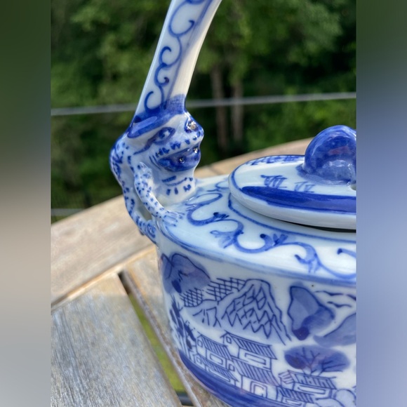 Signed Chinese Hand painted Blue & White Porcelain Teapot Houses & Mountains - Picture 4 of 9